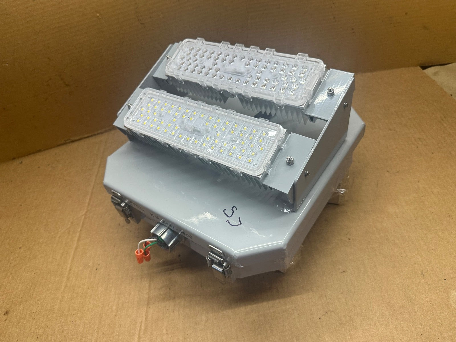 Lumi Trak Billboard Sign LED Flood Light LT 2000 SL120MOD 120-277 volt 3021-0000
