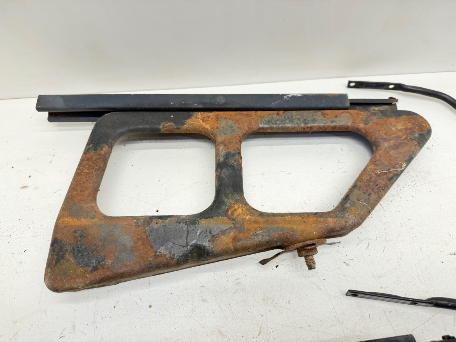 91-95 Driver Side Left Jeep Wrangler YJ Front SEAT MOUNT BRACKET Slider Mounting