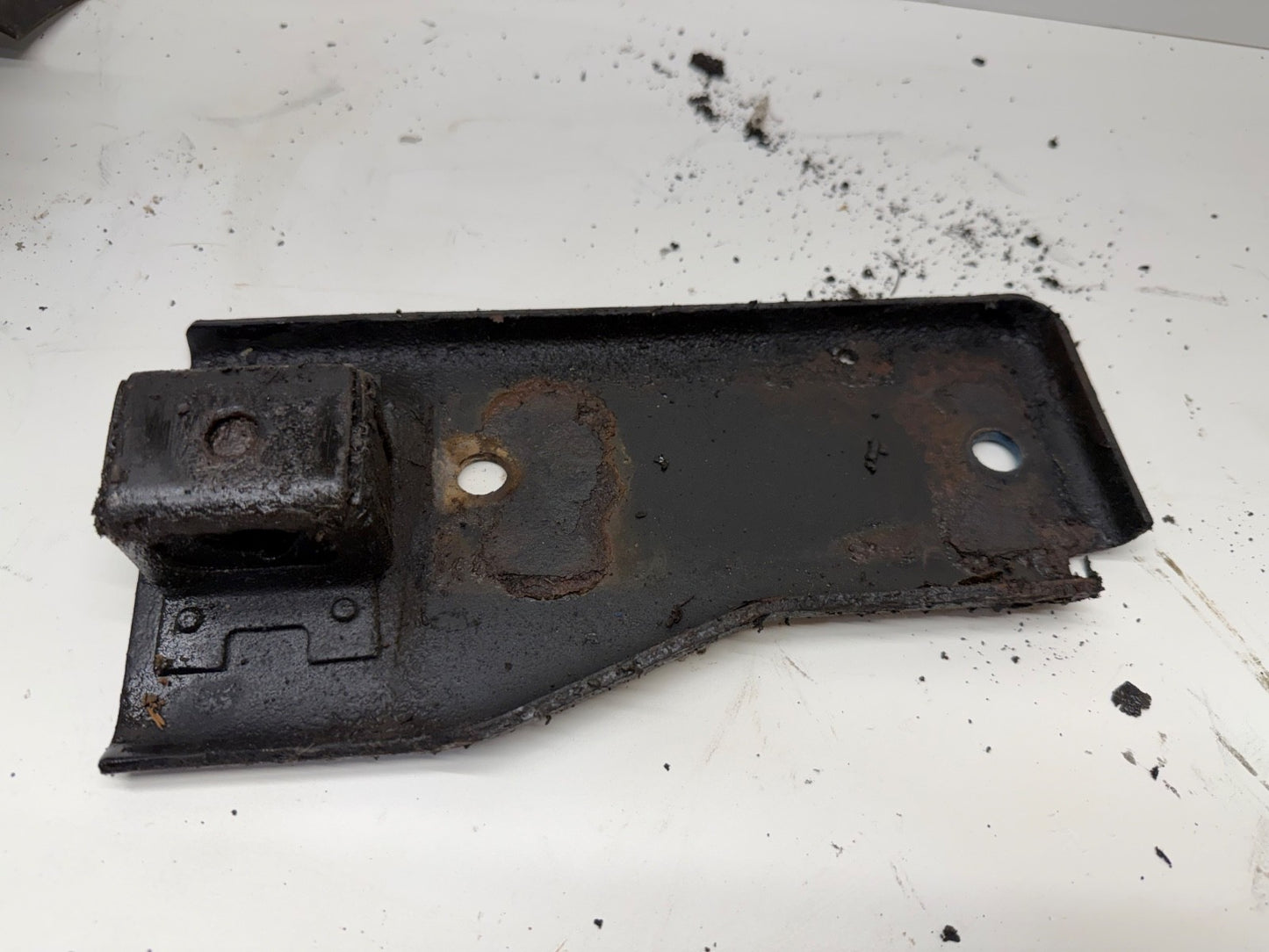 87-01 Jeep Cherokee XJ Automatic Transmission Exhaust Mount Bracket Trans AUTO