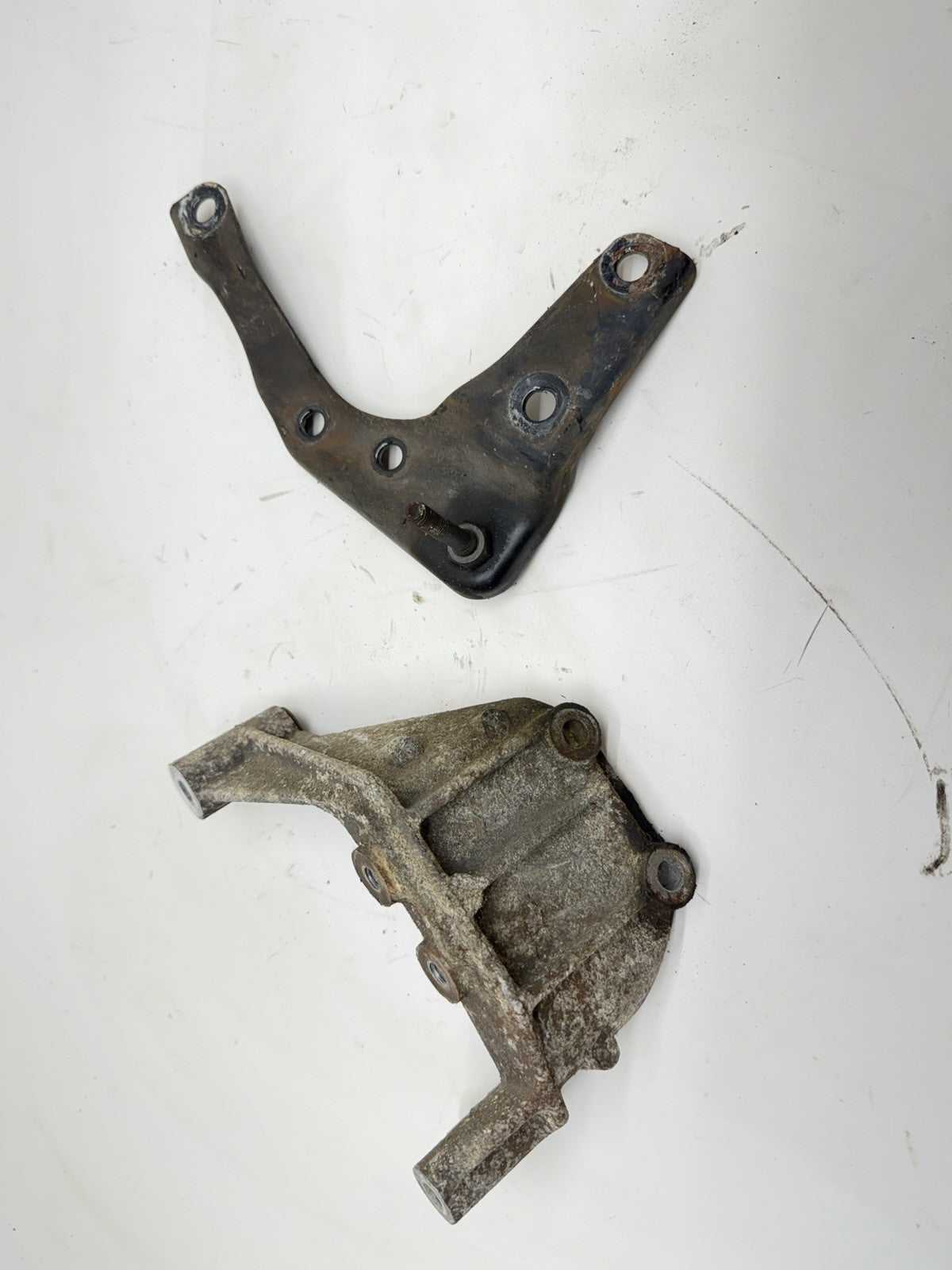 Jeep Cherokee XJ 91-01 4.0 Engine Alternator Bracket 5300686855233 Alt Motor OEM