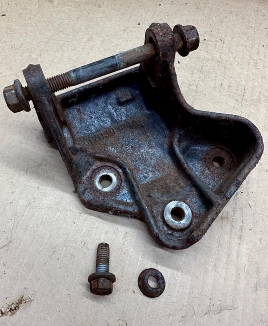 00-06 TJ Jeep Wrangler 4.0 Engine Motor Mount Bracket Left Drivers 52059284AC OE