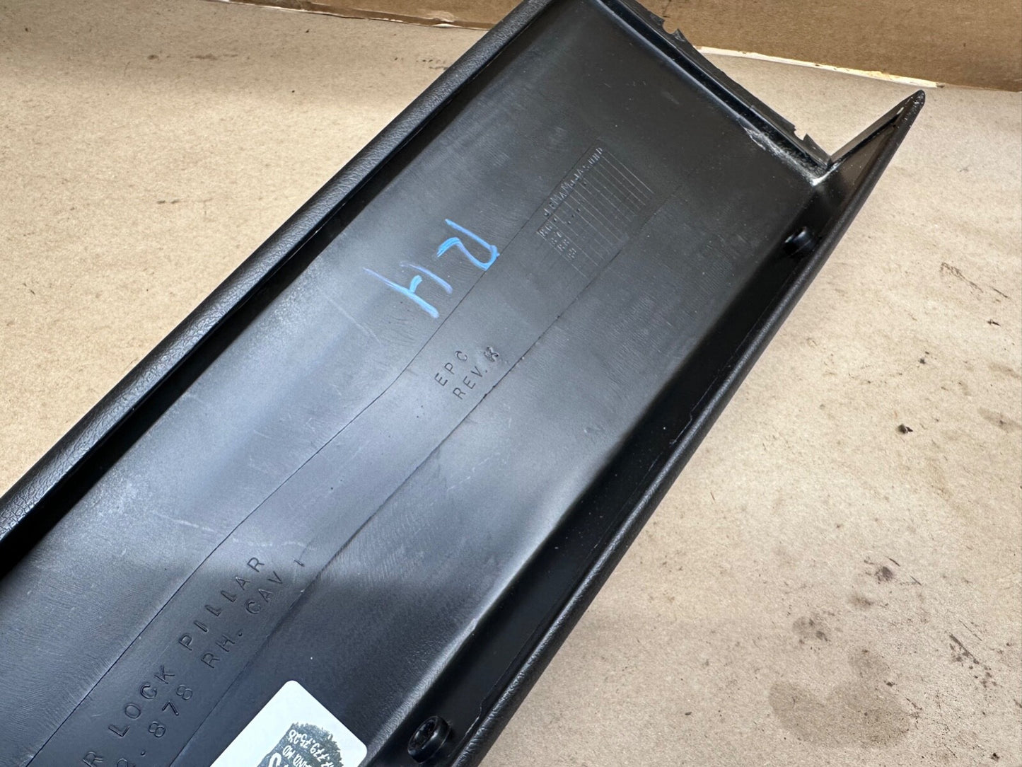 84-96 Jeep Cherokee XJ Passenger Side C Pillar Trim 4 Door RH Right Black Rear