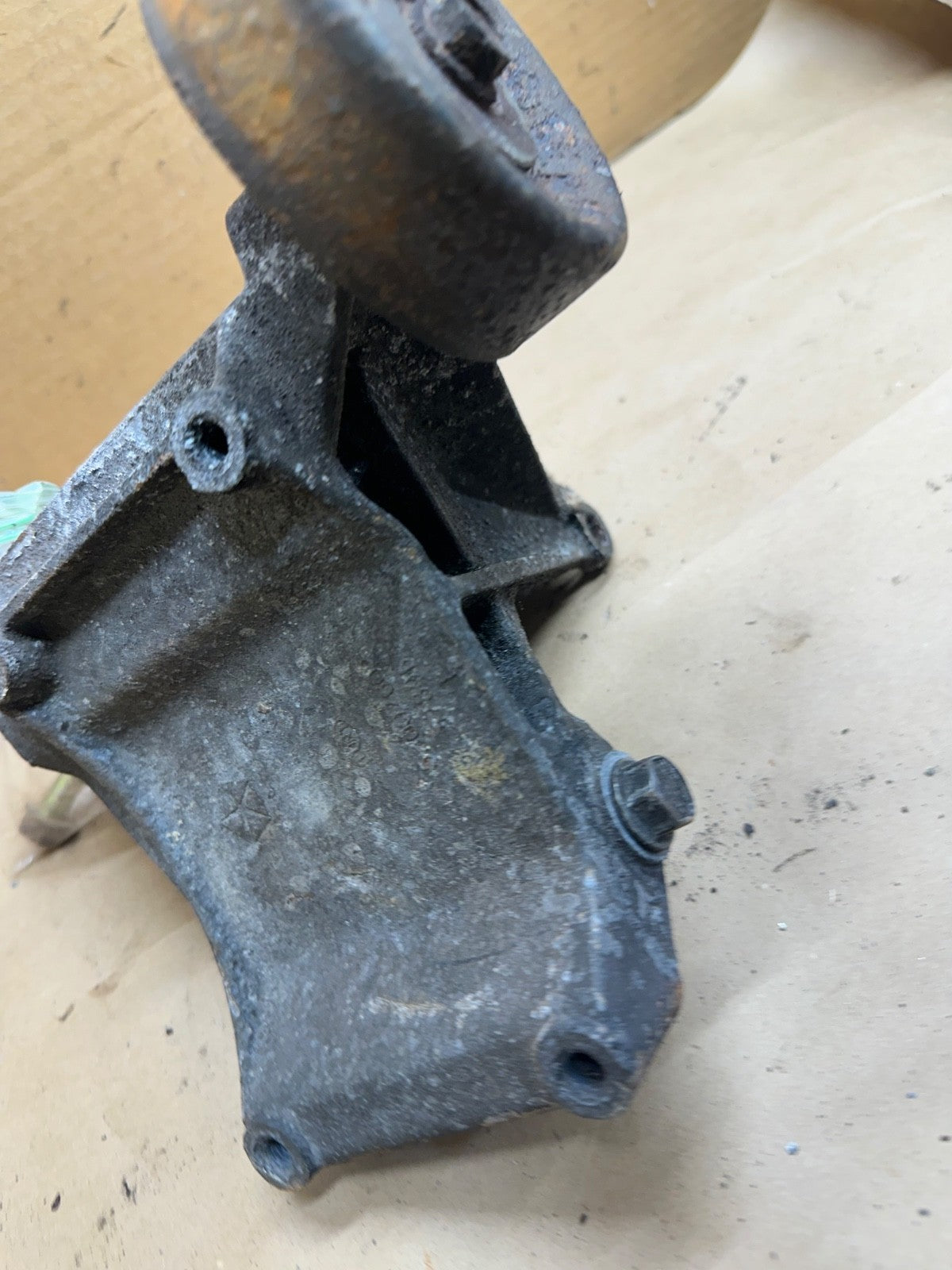 Jeep Wrangler YJ 91-95 2.5 4.0 Engine Alternator AC A/C Bracket Pulley 53007602