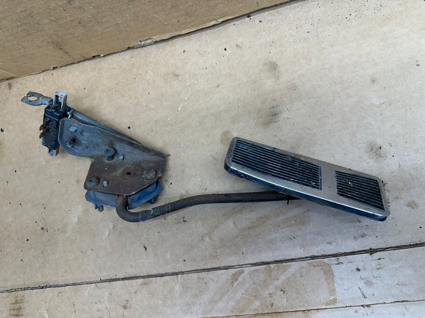 78-91 Jeep Wagoneer Accelerator Gas Pedal Throttle Petal FSJ Turbo 400 Switch OE