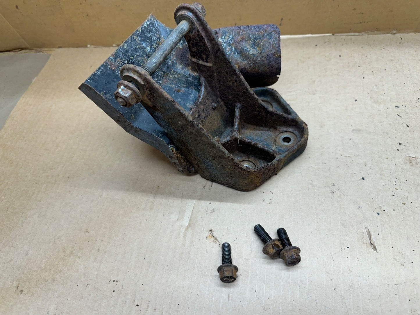 Jeep Wrangler TJ 00-06 4.0 6 Cyl Passenger Motor Mount 52059286AB Cherokee XJ