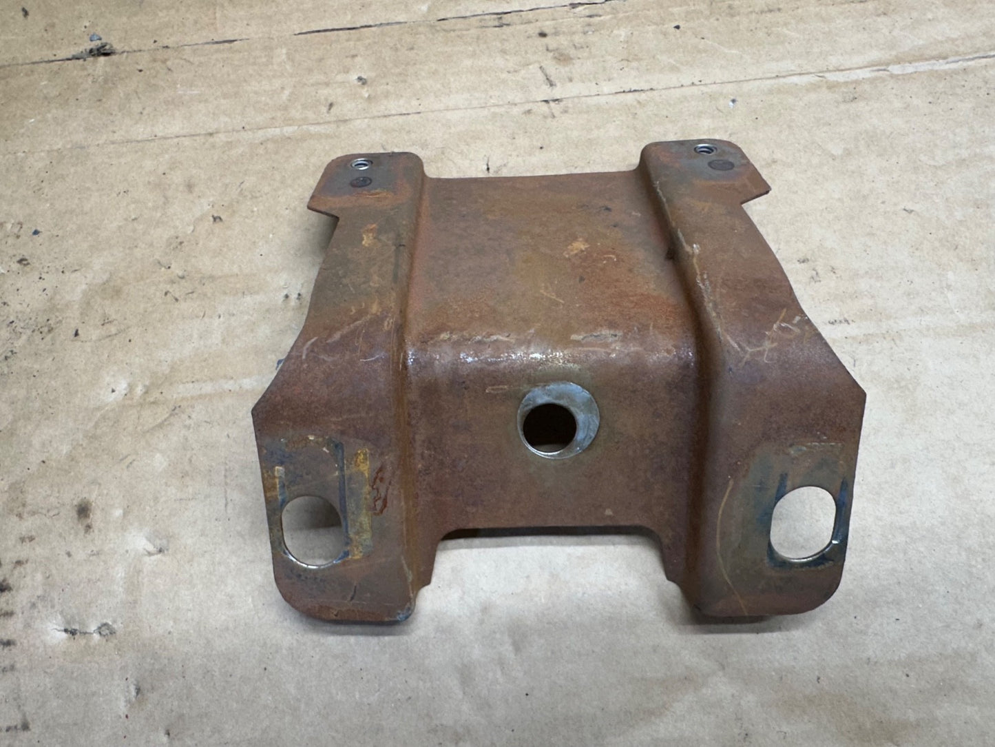 Jeep Wrangler YJ OEM Upper Steering Column Mounting Bracket 87-95 Support Mount