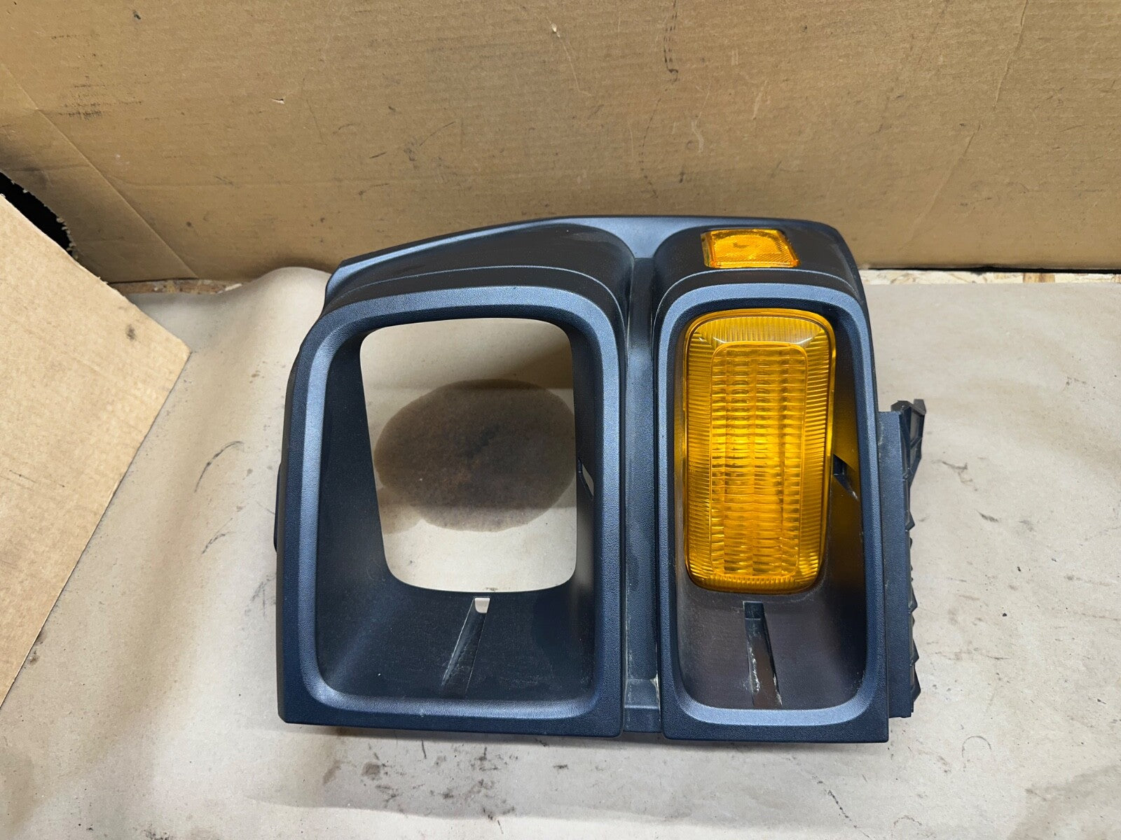 08-12 FORD E150 Headlight Trim Bezel Right Passenger 44ZH-1933 RH E250 E350 OEM