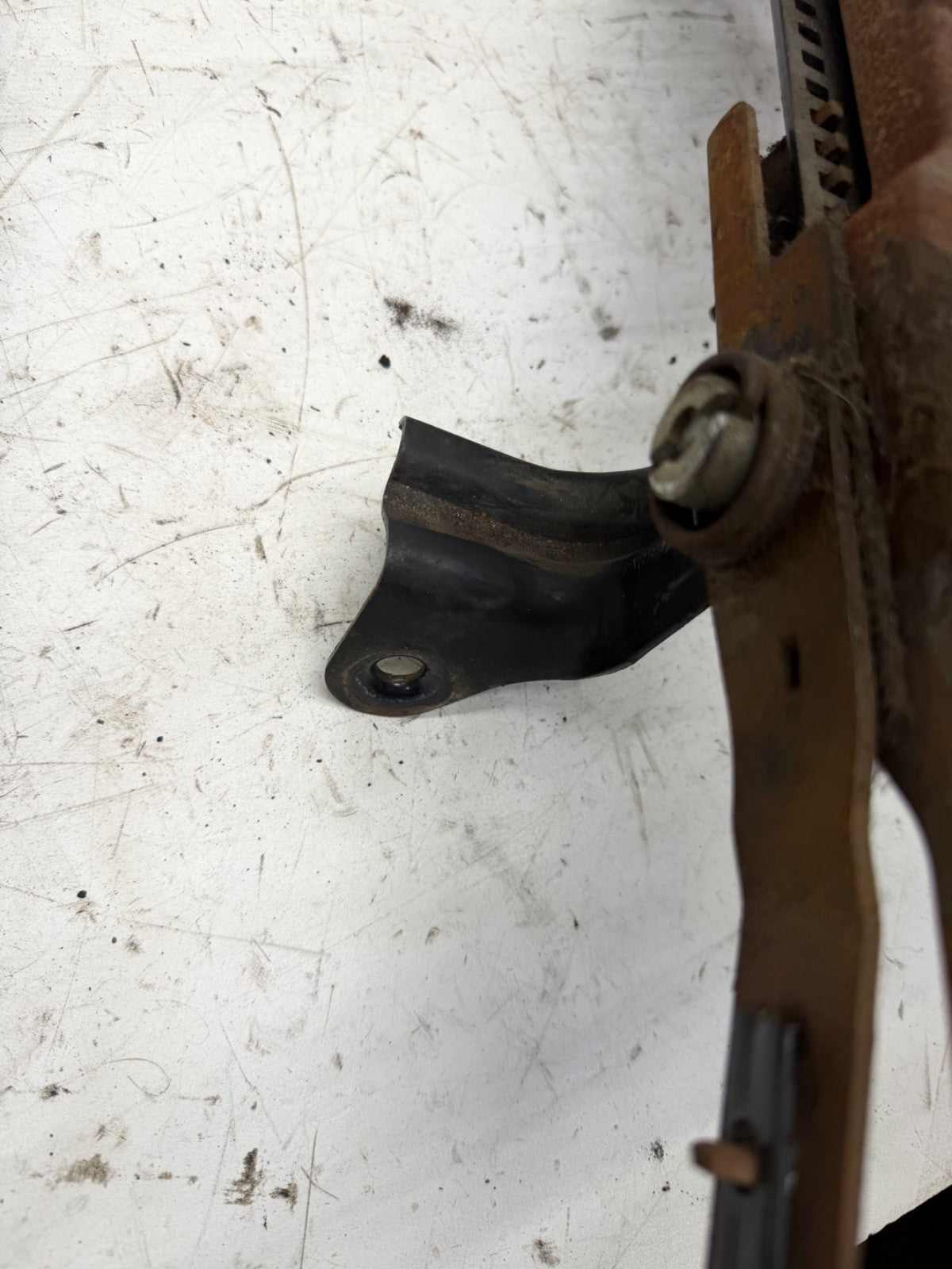 96-01 Jeep Cherokee XJ Front Passenger Seat Track Slider Riser Bracket Right