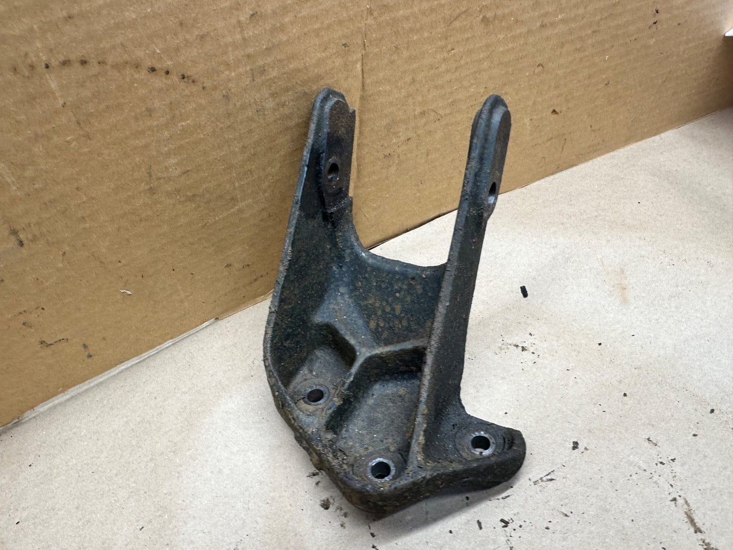 87-98 Jeep Wrangler YJ TJ Engine Mount Bracket Driver Side Cherokee XJ Left 4.0L