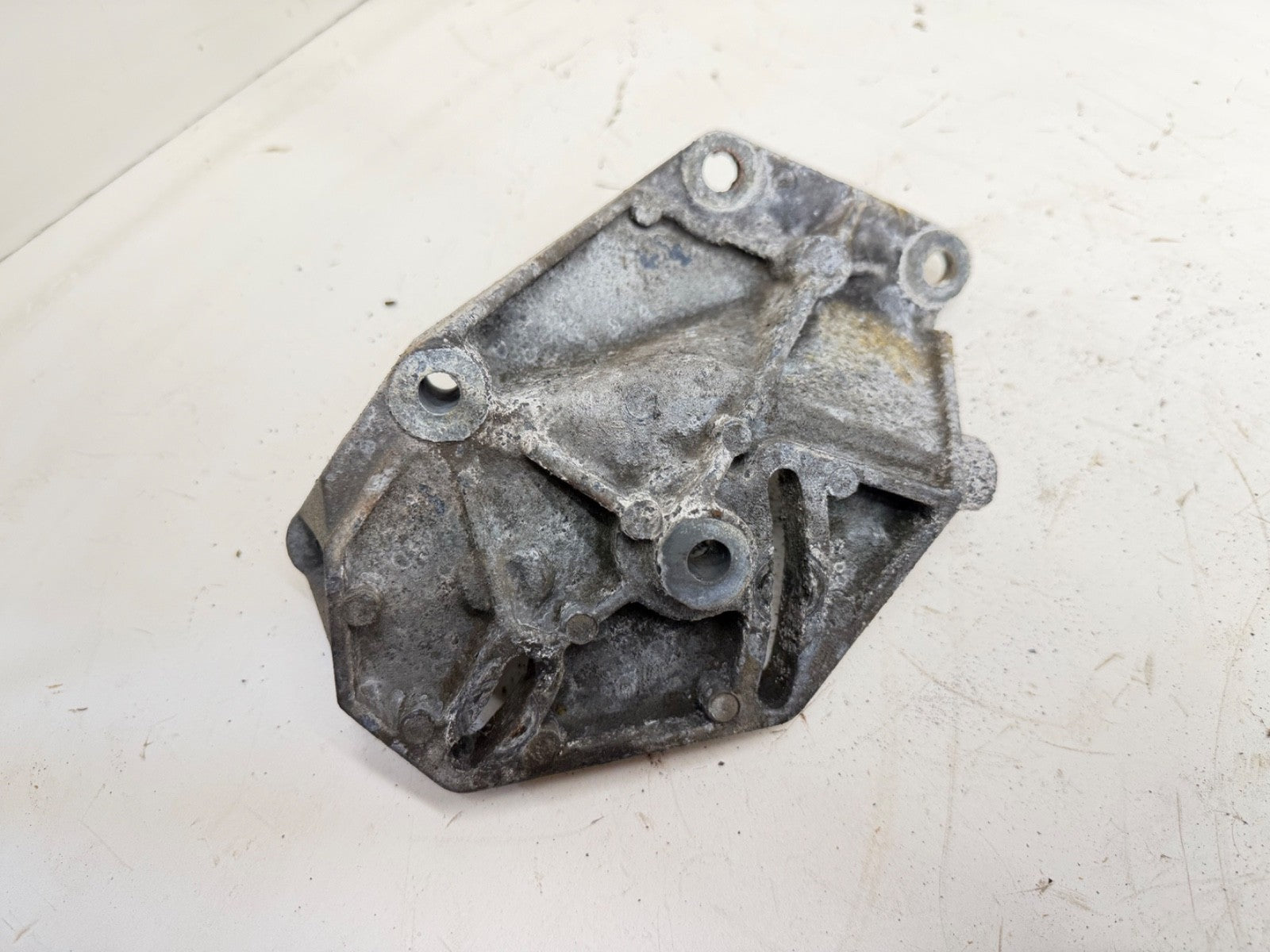 Jeep Wrangler YJ 91-95 4.0L 2.5L Power Steering Pump Engine Bracket Mount OEM