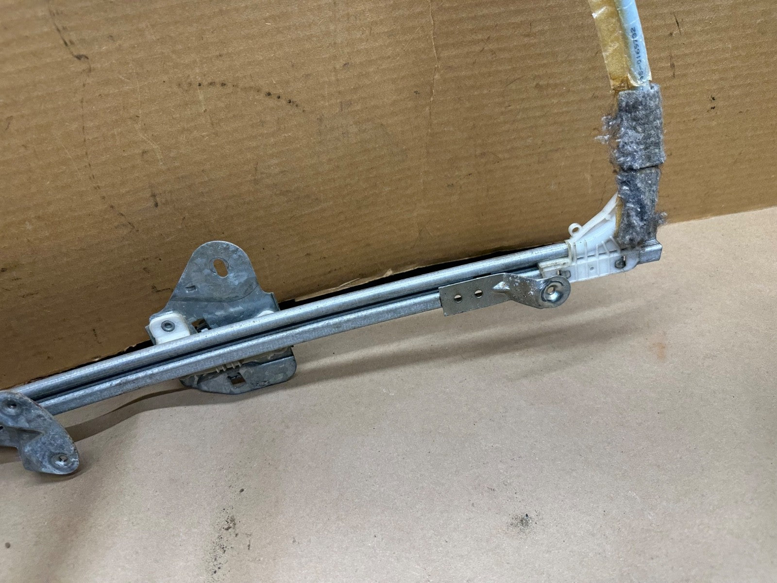 Jeep Cherokee XJ 97-01 2 Door Passenger Door Manual Window Regulator Right Front