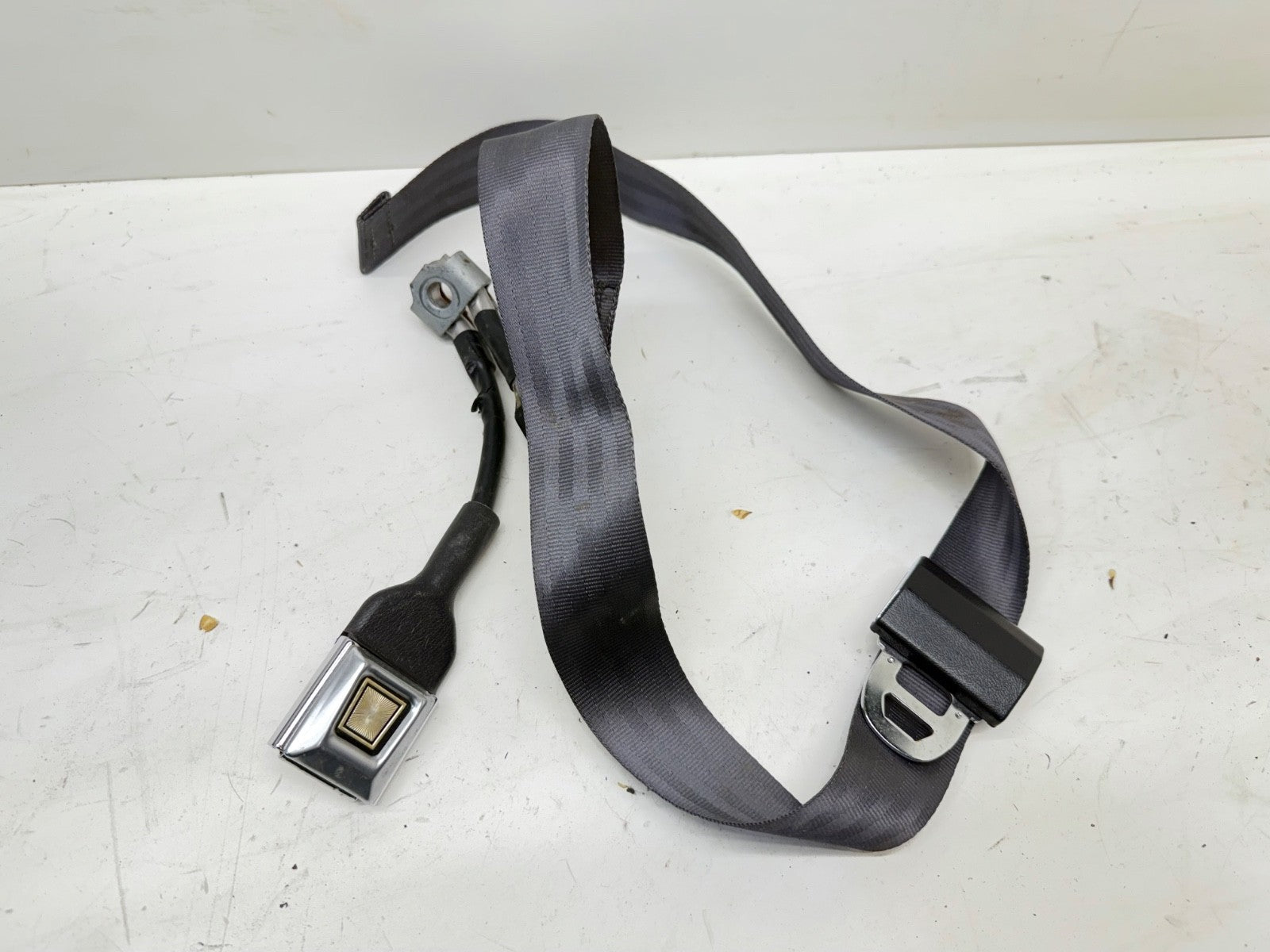 95 96 Jeep Cherokee Seat Belt Latch Center Lap Belt Right Passenger Side Rear OE