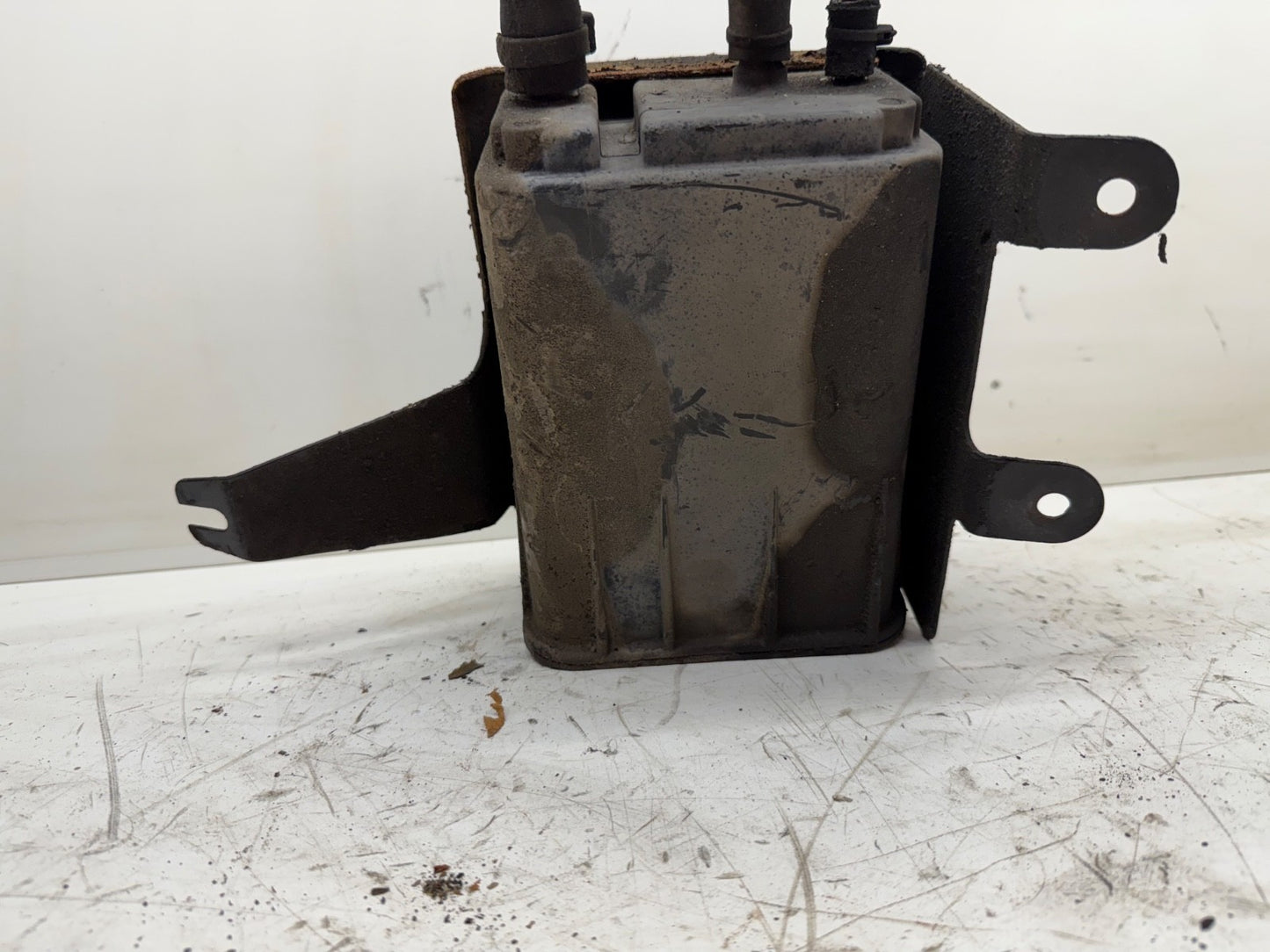 99-01 Jeep Cherokee XJ OEM Fuel Tank Charcoal Vapor Canister 4854111AD & Bracket
