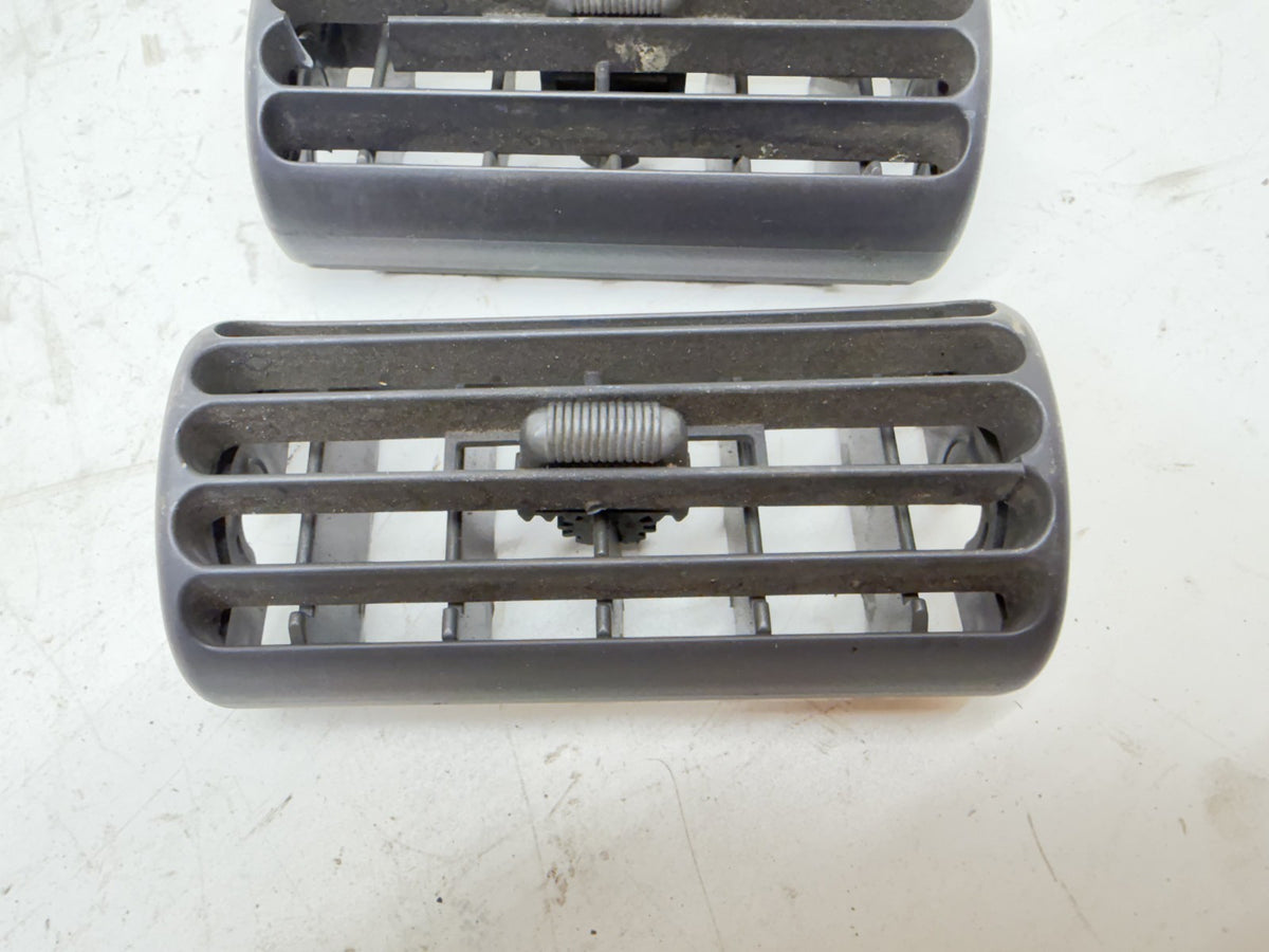 Jeep Cherokee XJ 97-01 OEM Pair Center Dash Vent Louver Outlet Insert Middle Gre