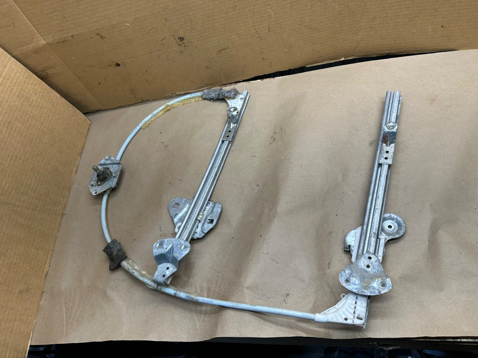 Jeep Cherokee XJ 97-01 2 Door Passenger Door Manual Window Regulator Right Front