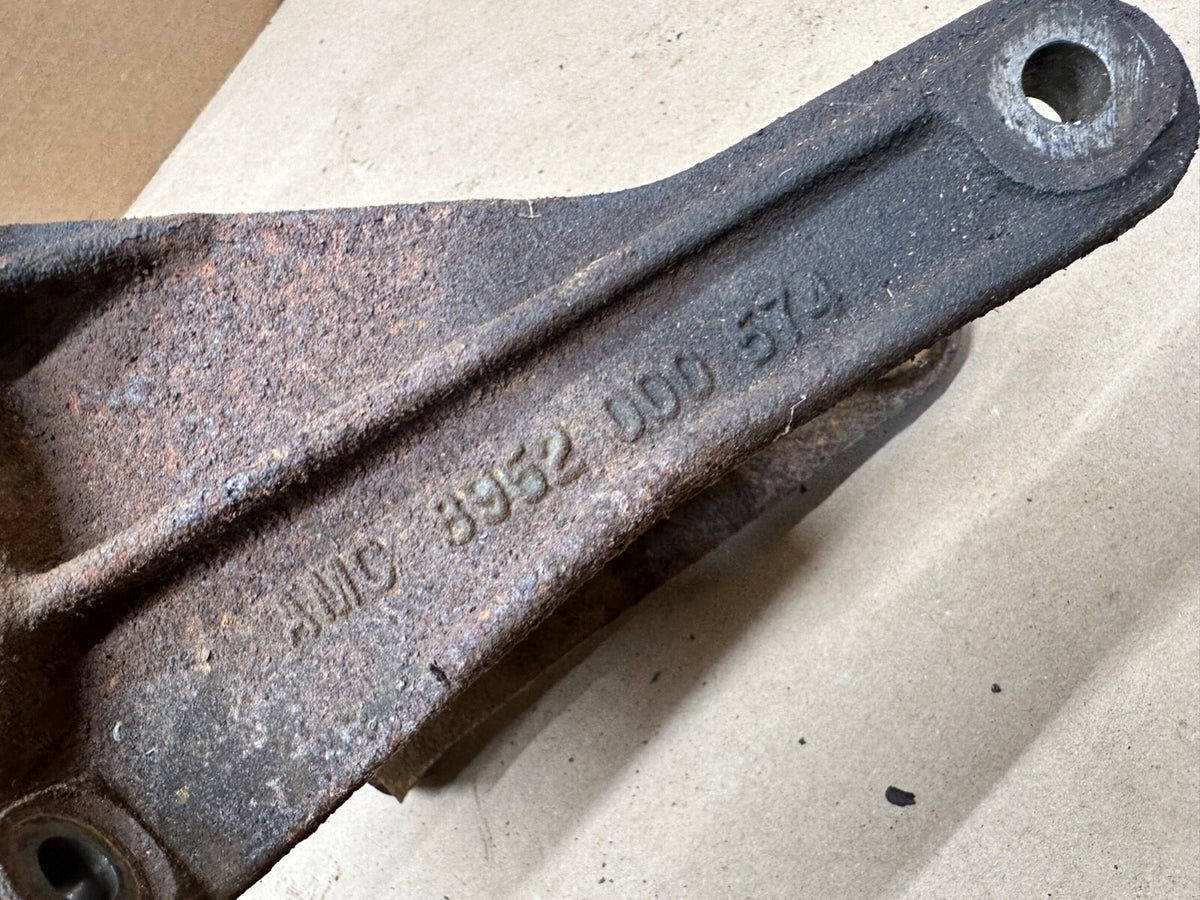 87-95 Jeep Wrangler YJ 2.5 4 Cyl Driver Side Motor Mount Bracket Left Engine OEM