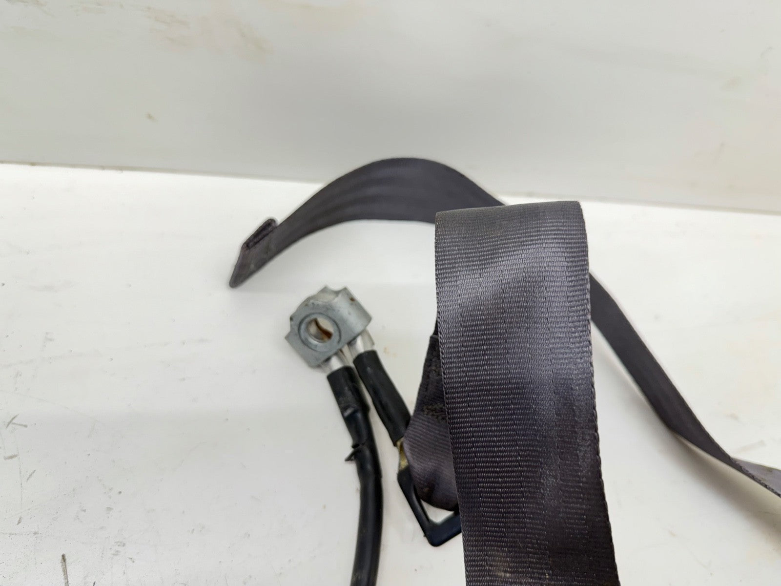 95 96 Jeep Cherokee Seat Belt Latch Center Lap Belt Right Passenger Side Rear OE