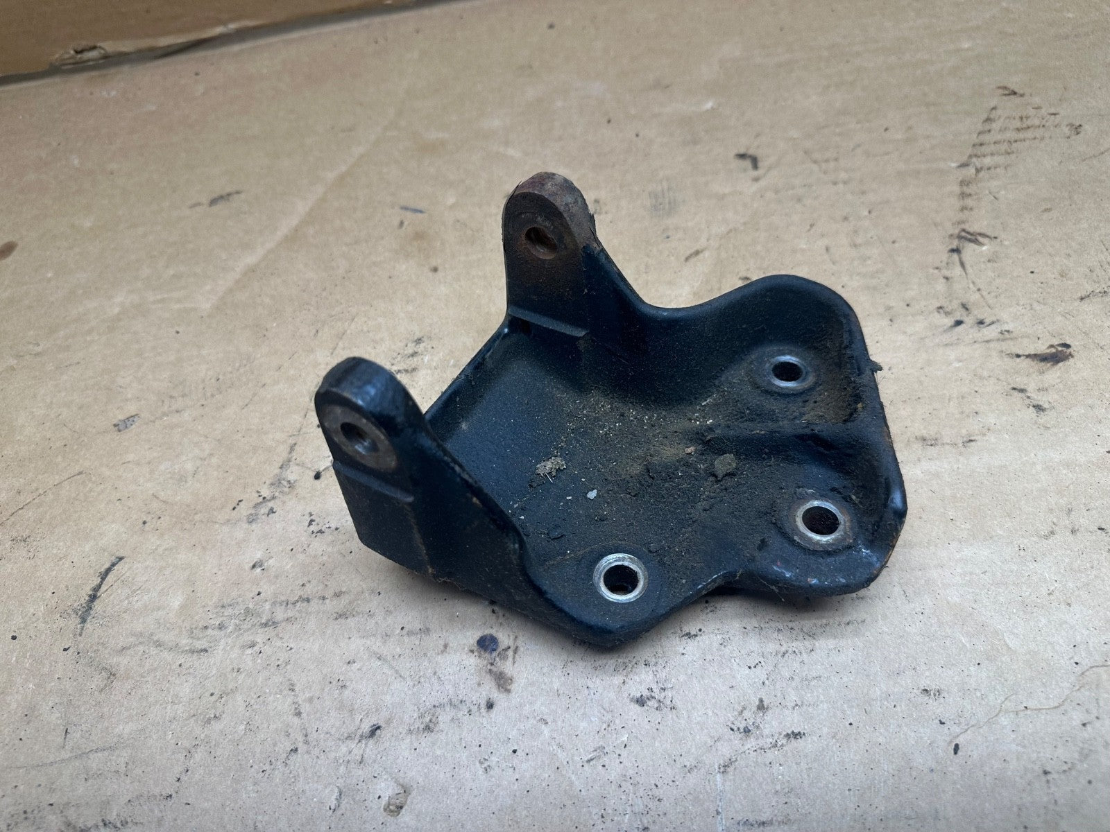 87-99 Jeep Wrangler YJ TJ Engine Mount Bracket Passenger Side Right Mounting OEM