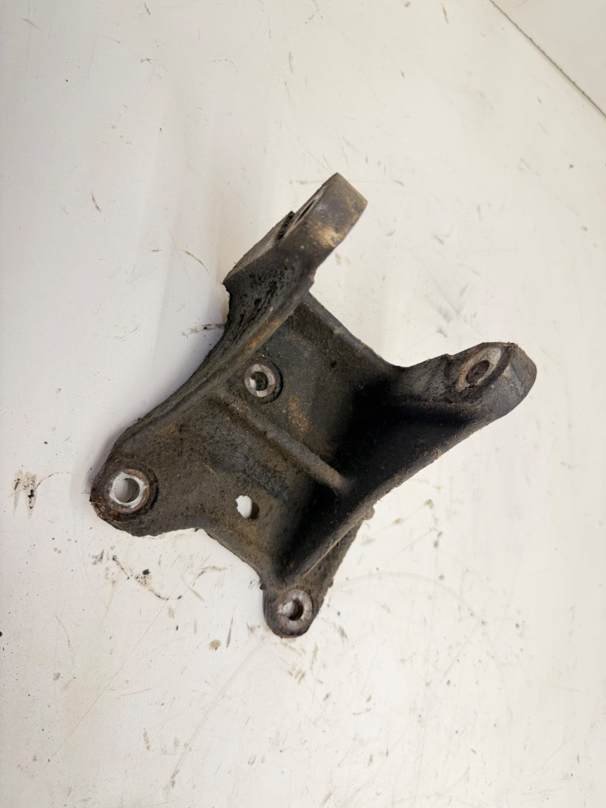 97-02 Jeep Wrangler TJ 2.5L 4cyl Right Passenger Motor Mount Bracket 52018696 OE