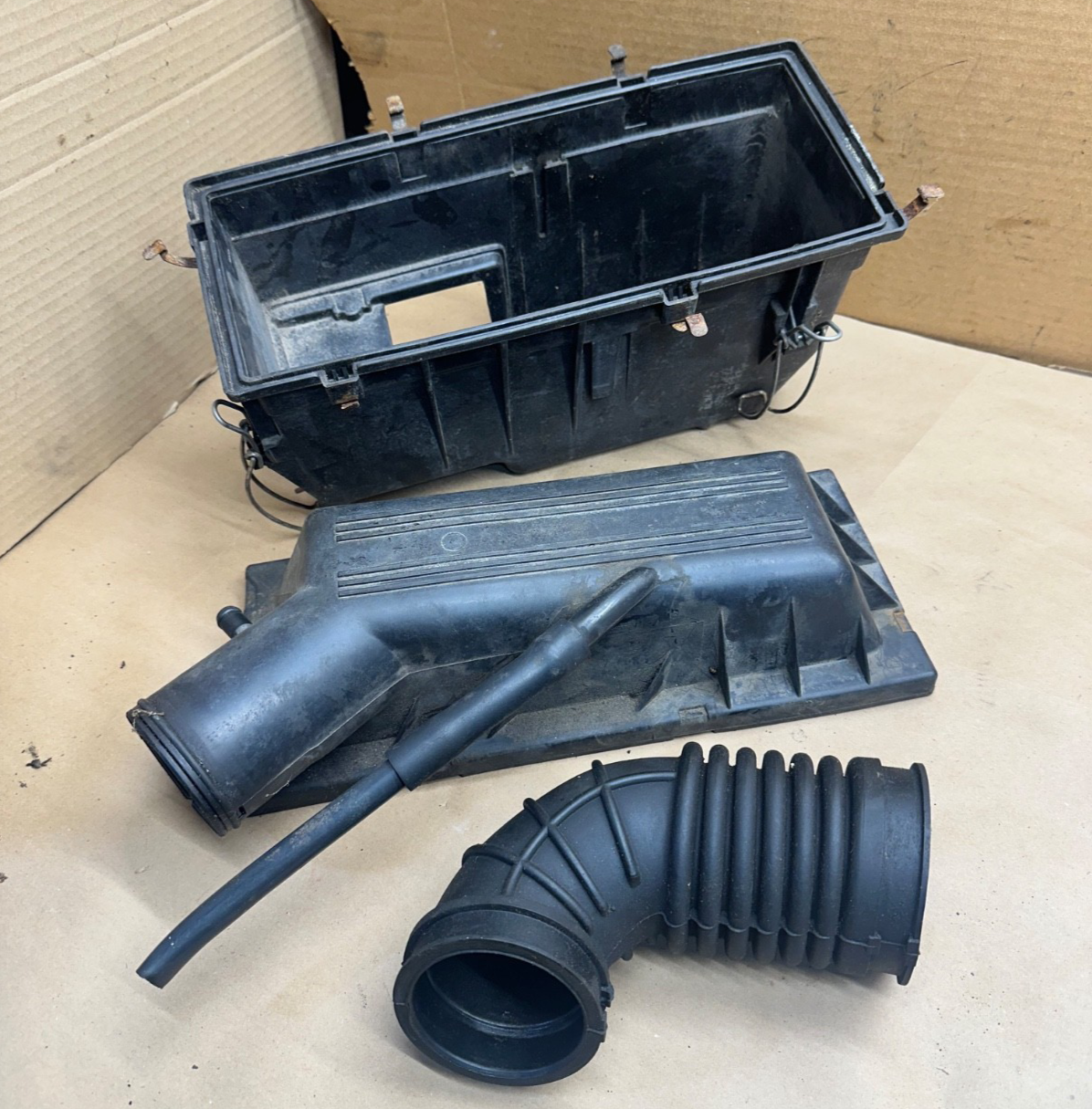 91-95 Jeep Wrangler YJ 4.0L Airbox With Intake Hose Air Filter Box Assembly 4.0