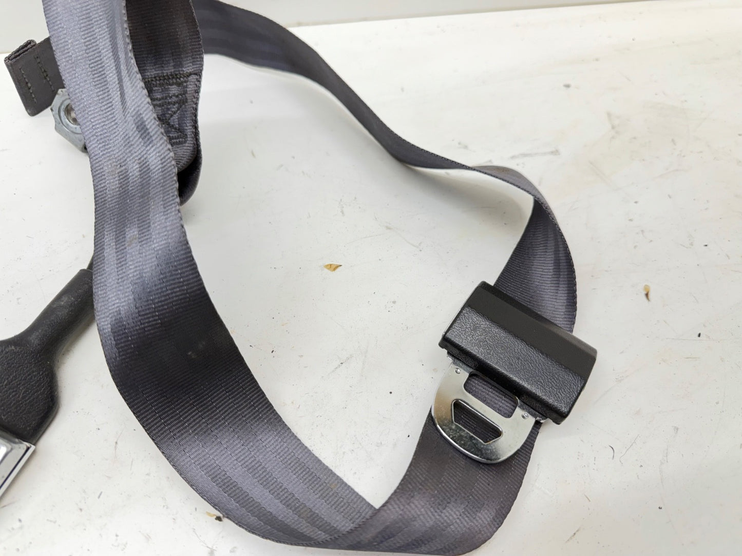 95 96 Jeep Cherokee Seat Belt Latch Center Lap Belt Right Passenger Side Rear OE