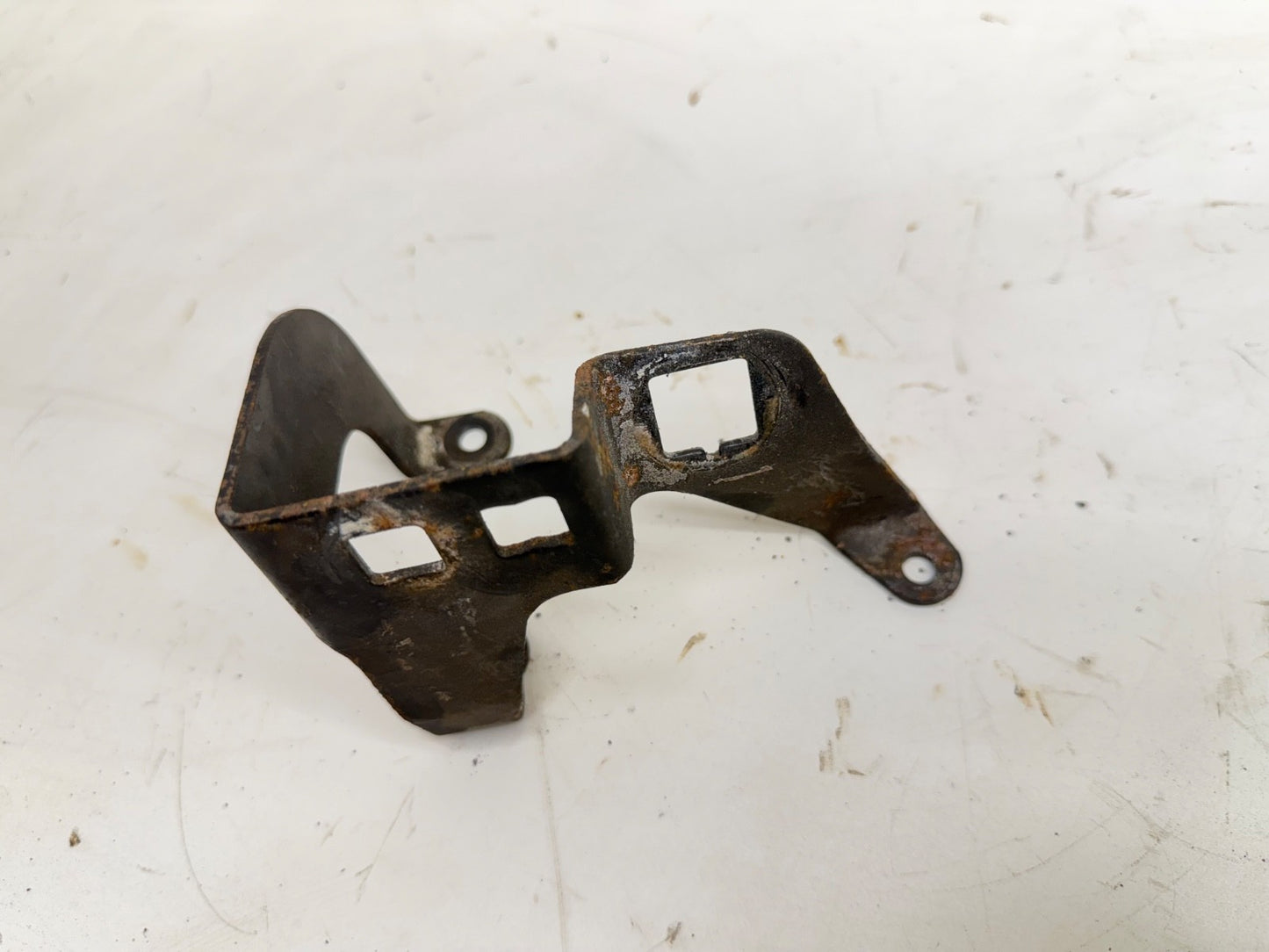 91-02 Jeep Wrangler TJ 4.0 L Throttle Cable Bracket Kickdown Mount OEM Factory