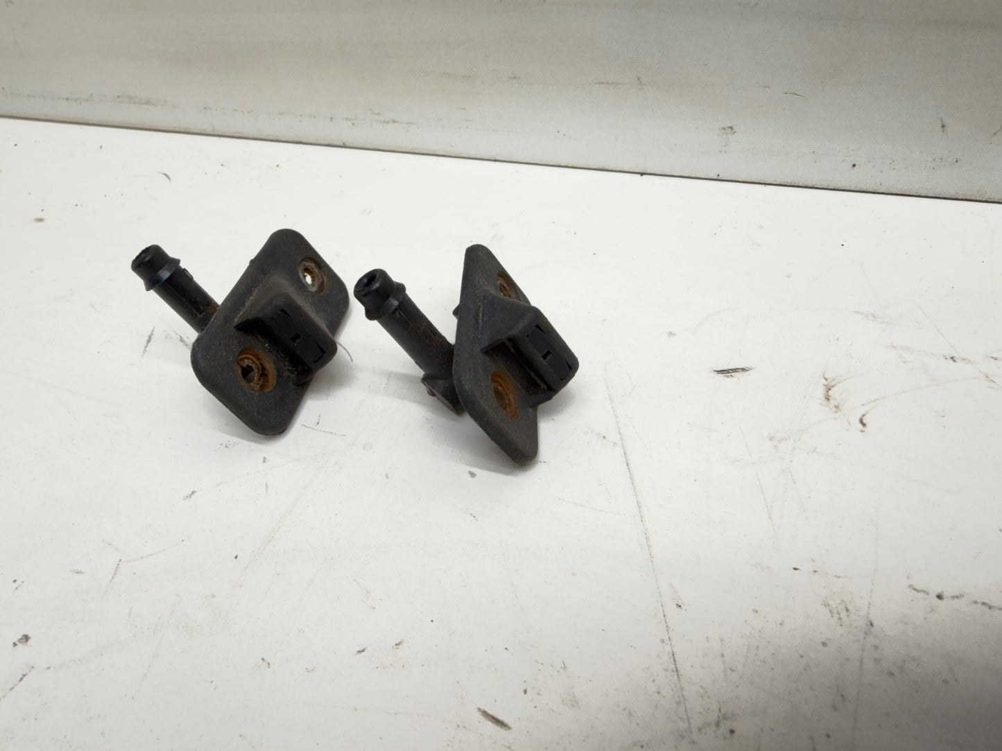 Jeep Wrangler YJ 87-95 Windshield Washer Nozzle Spray Squirter Set Sprayer OEM