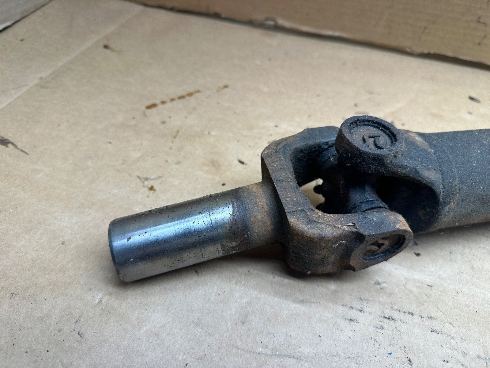 Manual 6CYL 90-93 Jeep Wrangler YJ 13.5" REAR DRIVE SHAFT 4.0 AX15 Driveshaft